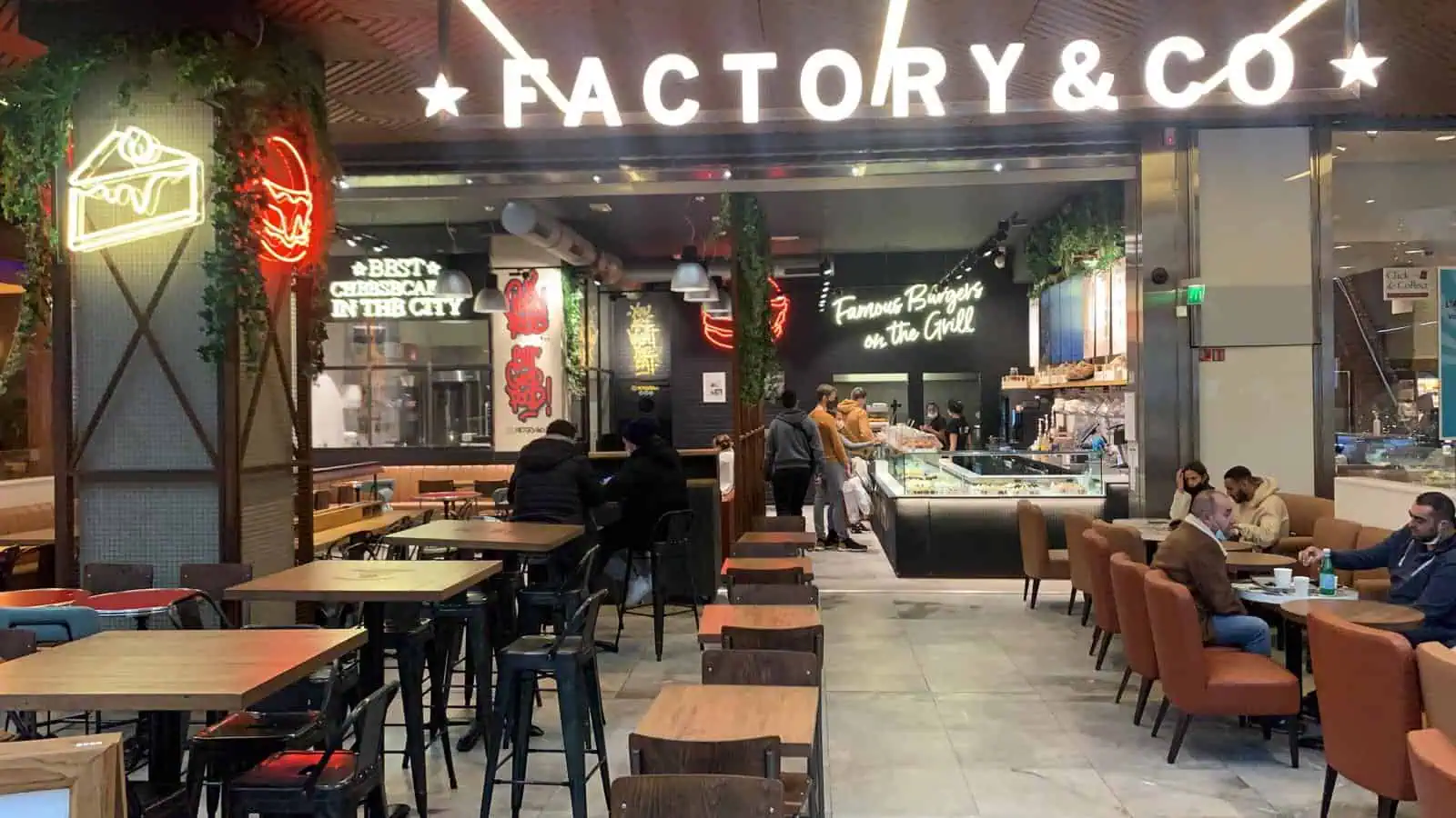 Ambiance diner américain Factory & Co Aéroville